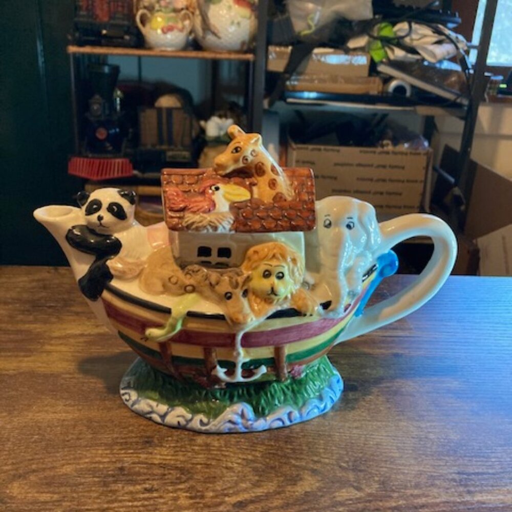 1995 Cardinal Inc. ceramic Noah's ark teapot